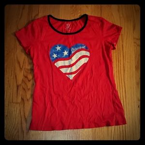 Short sleeve red shirt.